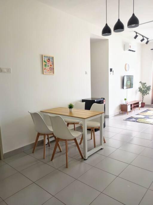 Apartment And Sleep Bangi - 4 Bedrooms *