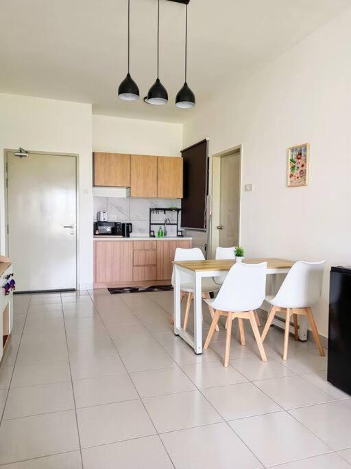 And Sleep Bangi - 4 Bedrooms Apartment *